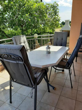 Cosy, sea view apartment Porat